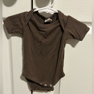 Kate Quinn brown Bamboo onesie (0-3 months)